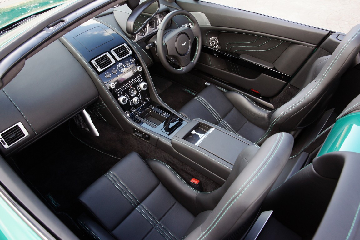 Aston Martin Vantage Roadster V8 Vantage Roadster (Automatic)